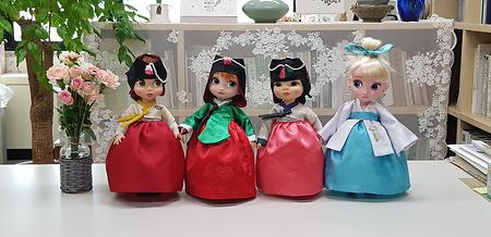 만든 인형 전시